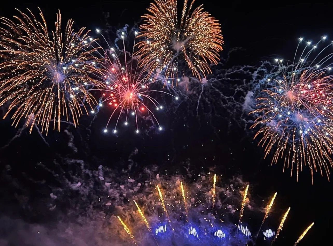 Bright multi-colour fireworks burst