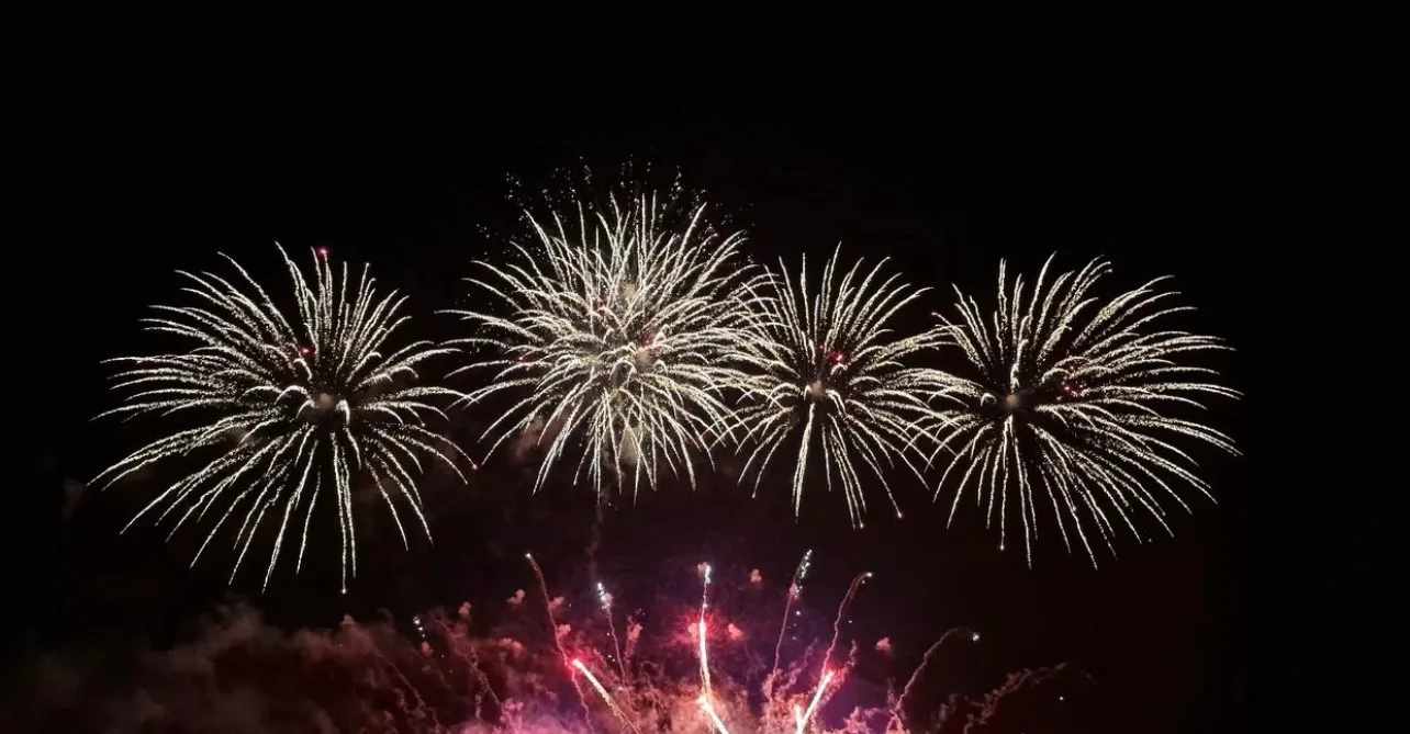 Low horizon fireworks